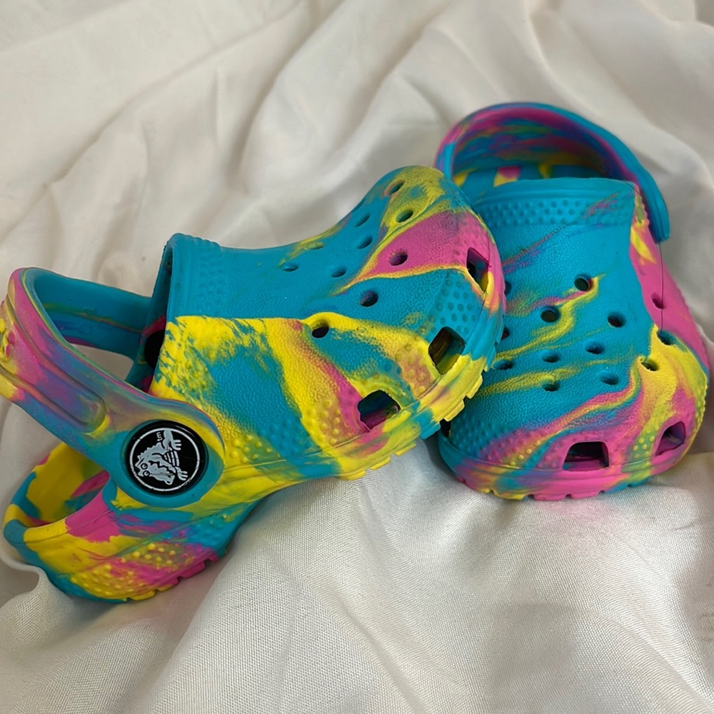 Tye Dye Crocs Size 4, Toddler